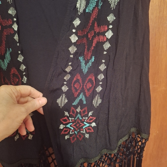 Ariat Sleeveless Open Western Tribal Vest Boho Fringe Ladies S/P Black Cowgirl - Picture 3 of 6